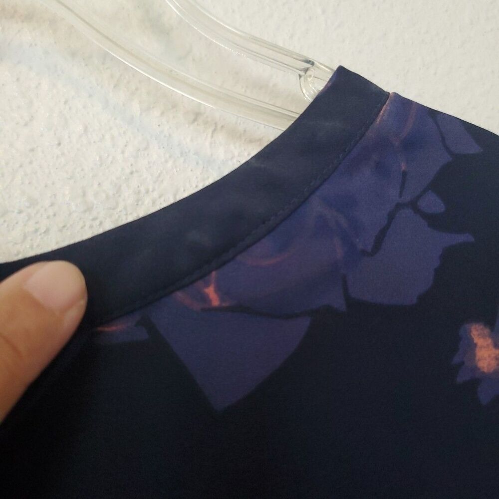 Lila Rose Top Sleeveless Blouse Floral V Neck Womens Size L Blue - Picture 12 of 15